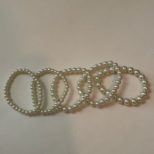 🎄$5 Bargain🎄 EUC Costume Jewelry Set of 5 Faux Pearl Bracelets